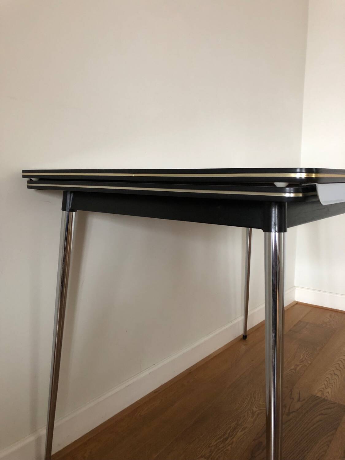 Extendable table
