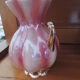 Vase rose pansu anses dorées pied corolle