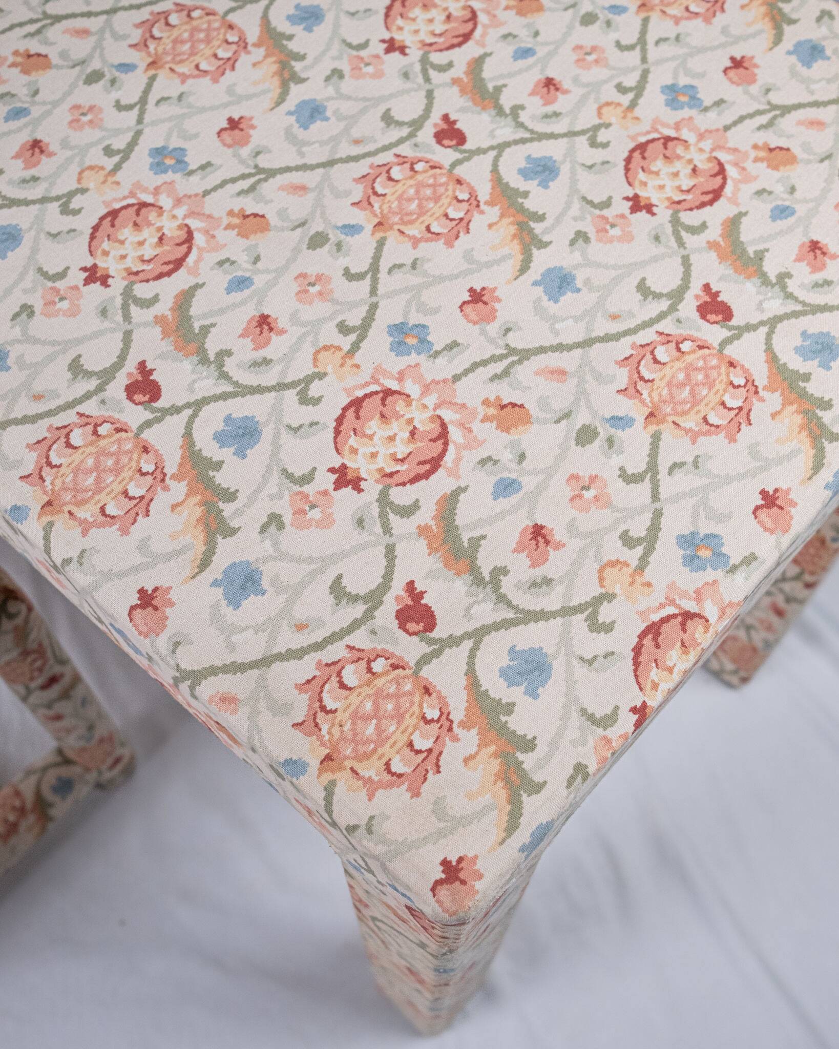 Console or desk set with its upholstered stool, Parsons style, 1980s.