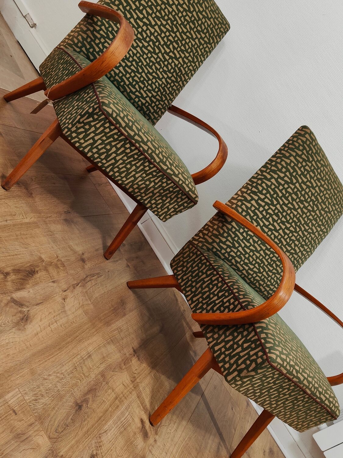 Paire de fauteuils 6952 par Jaroslav Smidek pour Ton