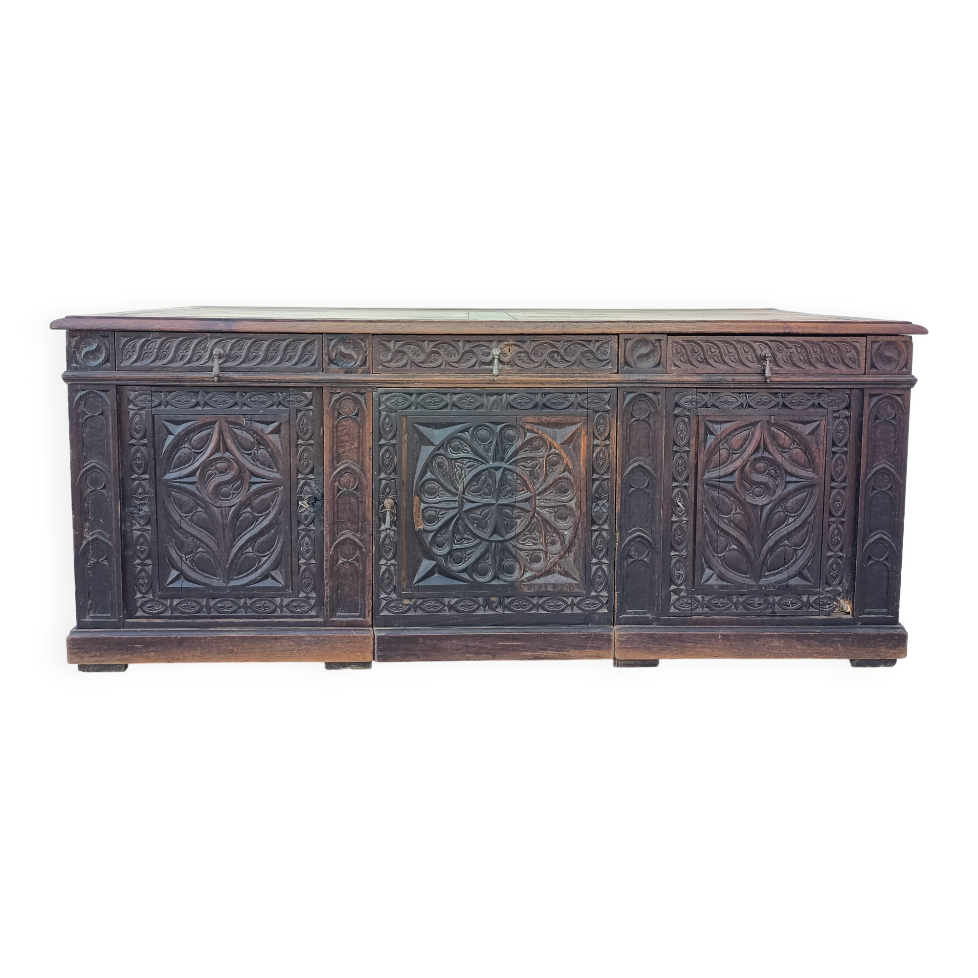 Large Gothic desk in solid oak from the 19th century.