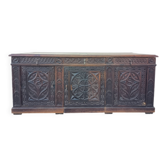 Large Gothic desk in solid oak from the 19th century.