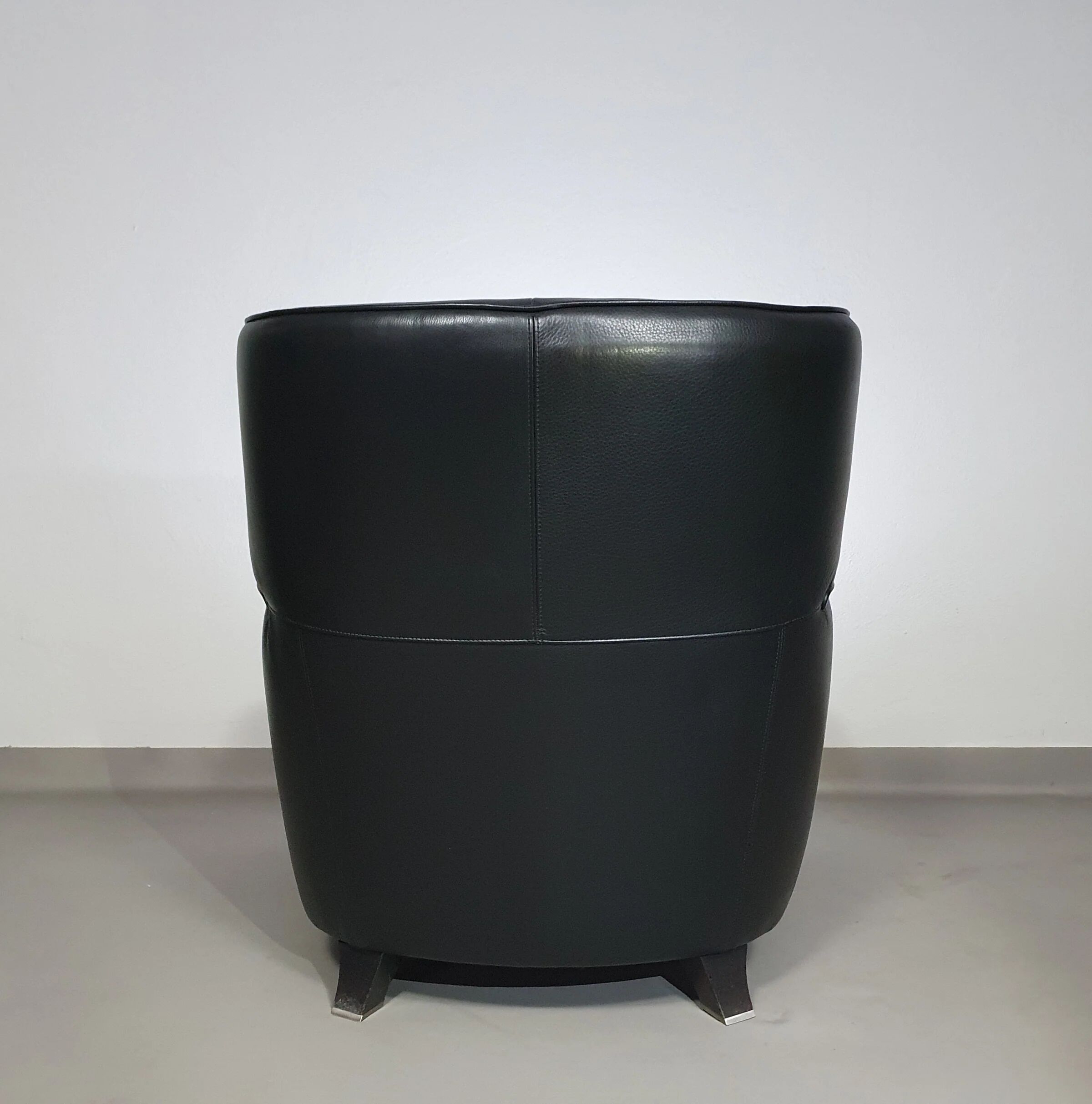 Amadeus Natuzzi lounge chair / black leather