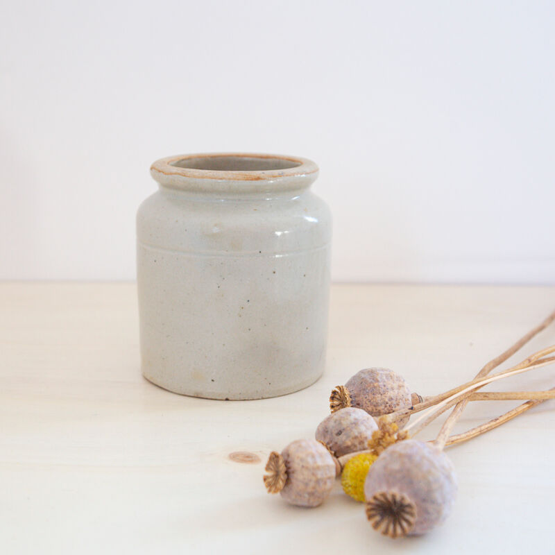 White grey sandstone pot