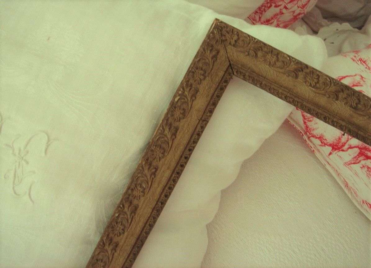 Frame rectangle morded wood mouldings
