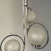 Lampe art déco en argent avec trois abat-jours en forme de sphère