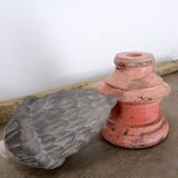 Pomme de pin décorative vintage en fonte sur socle en bois