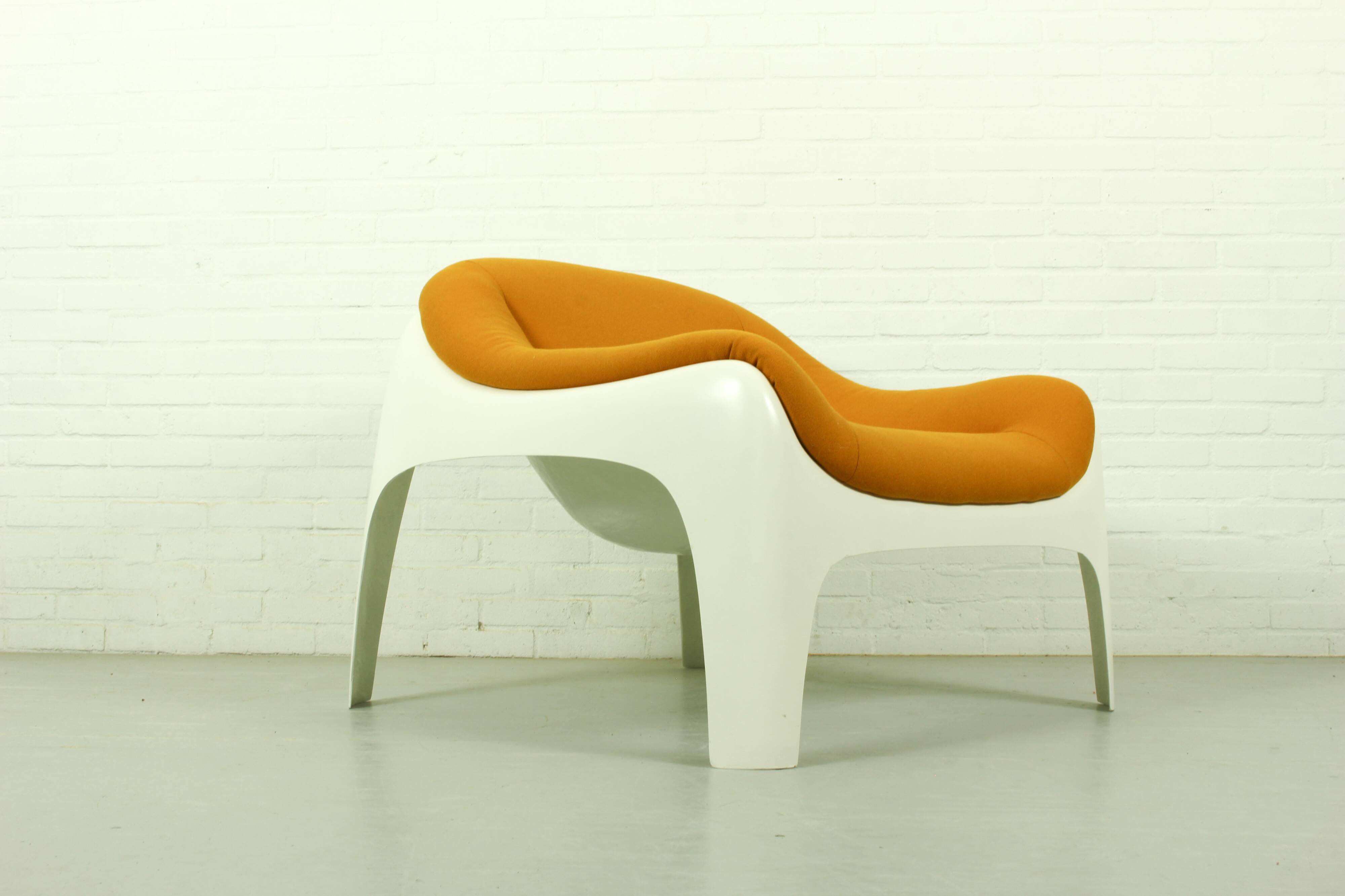 Rare Space Age Fiberglass Lounge Chair by Sergio Mazza for Artemide