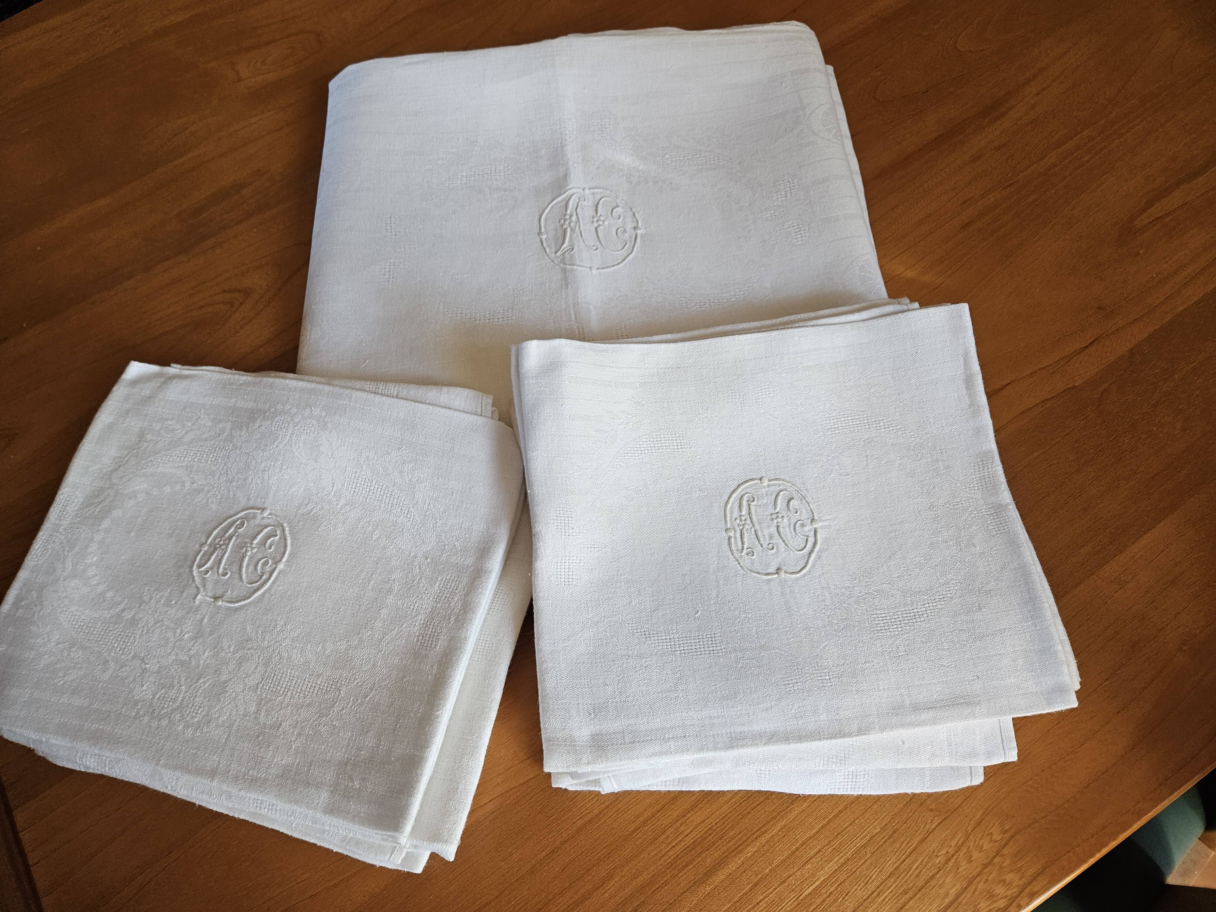 Nappe ancienne damassée + 12 serviettes