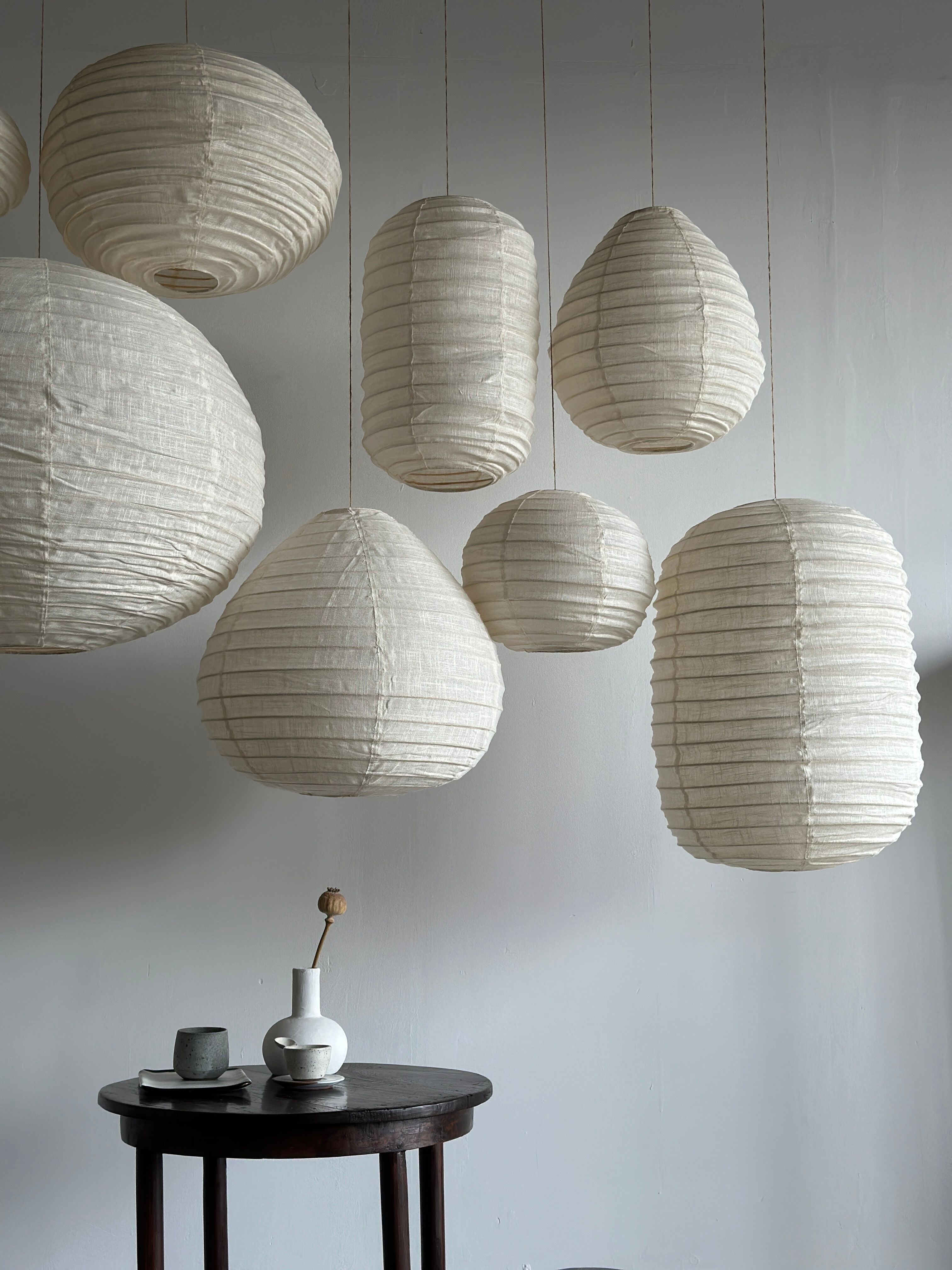 Suspension in rattan and natural japanese linen in the shape of a drop