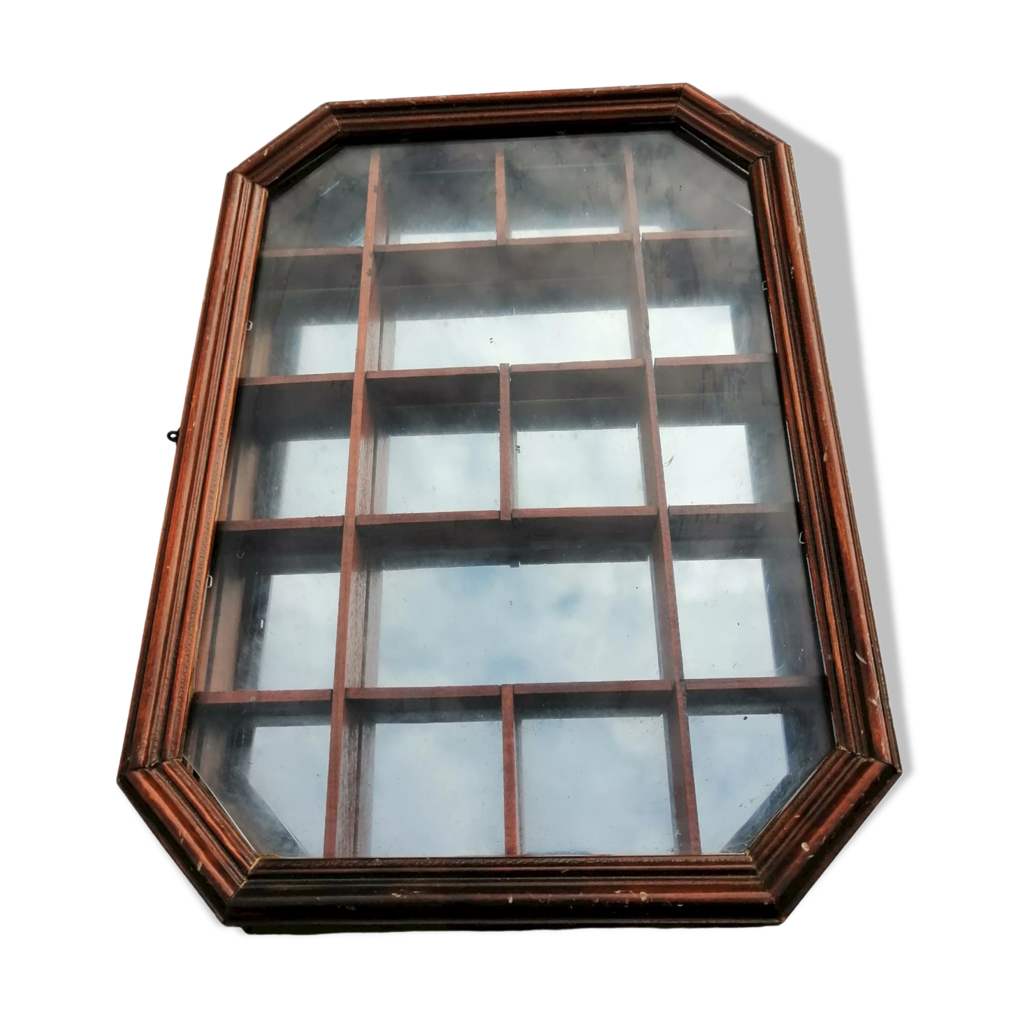 Wall display case for miniature with octagonal compartments