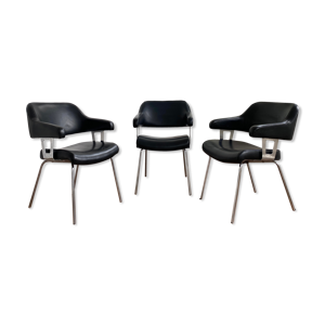 Lors de chaises noires