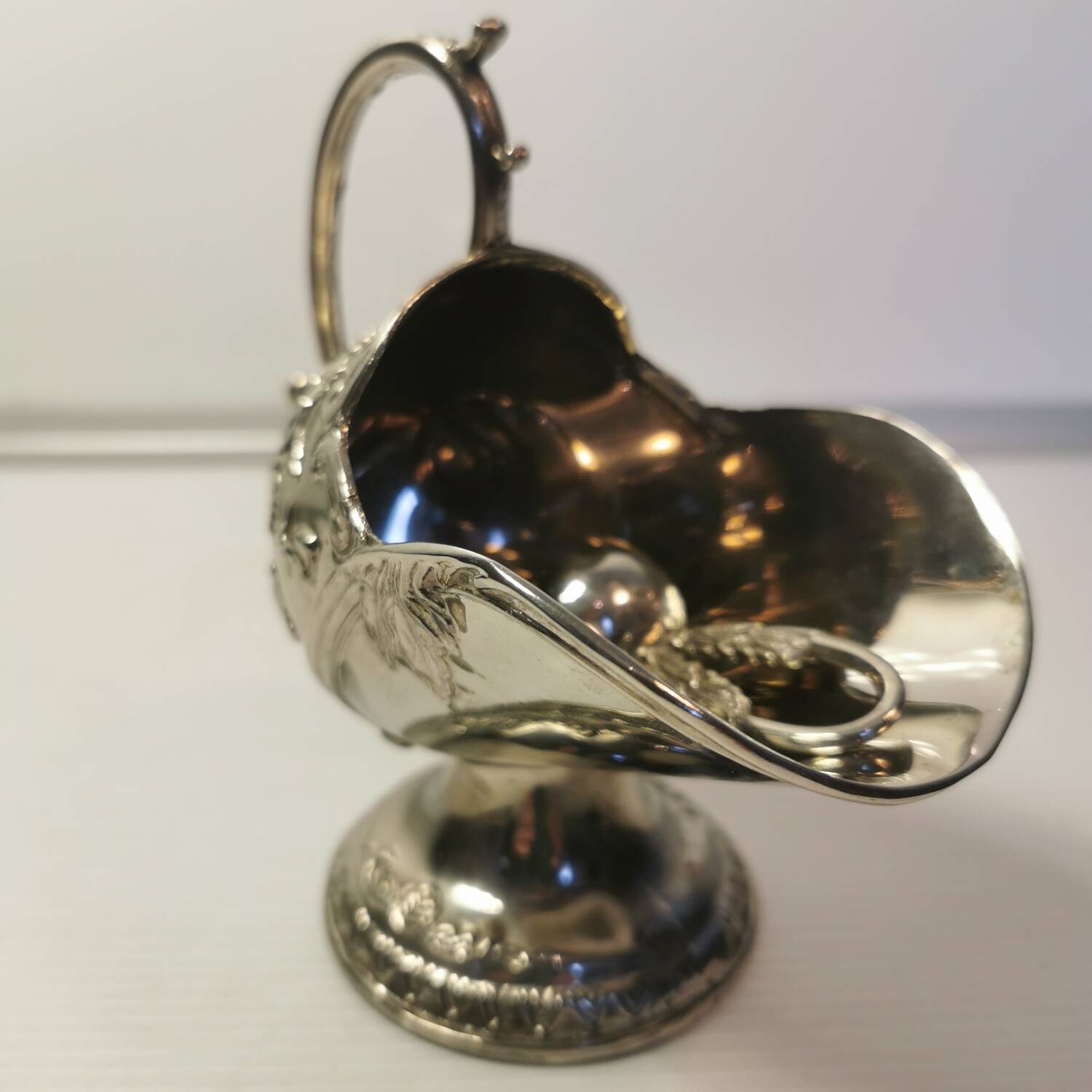 Sucrier en relief vintage argenté, motif roses et sa cuillère