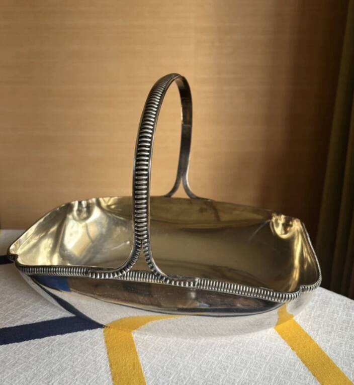 Very beautiful bread/fruit basket Silver hallmarked style basket