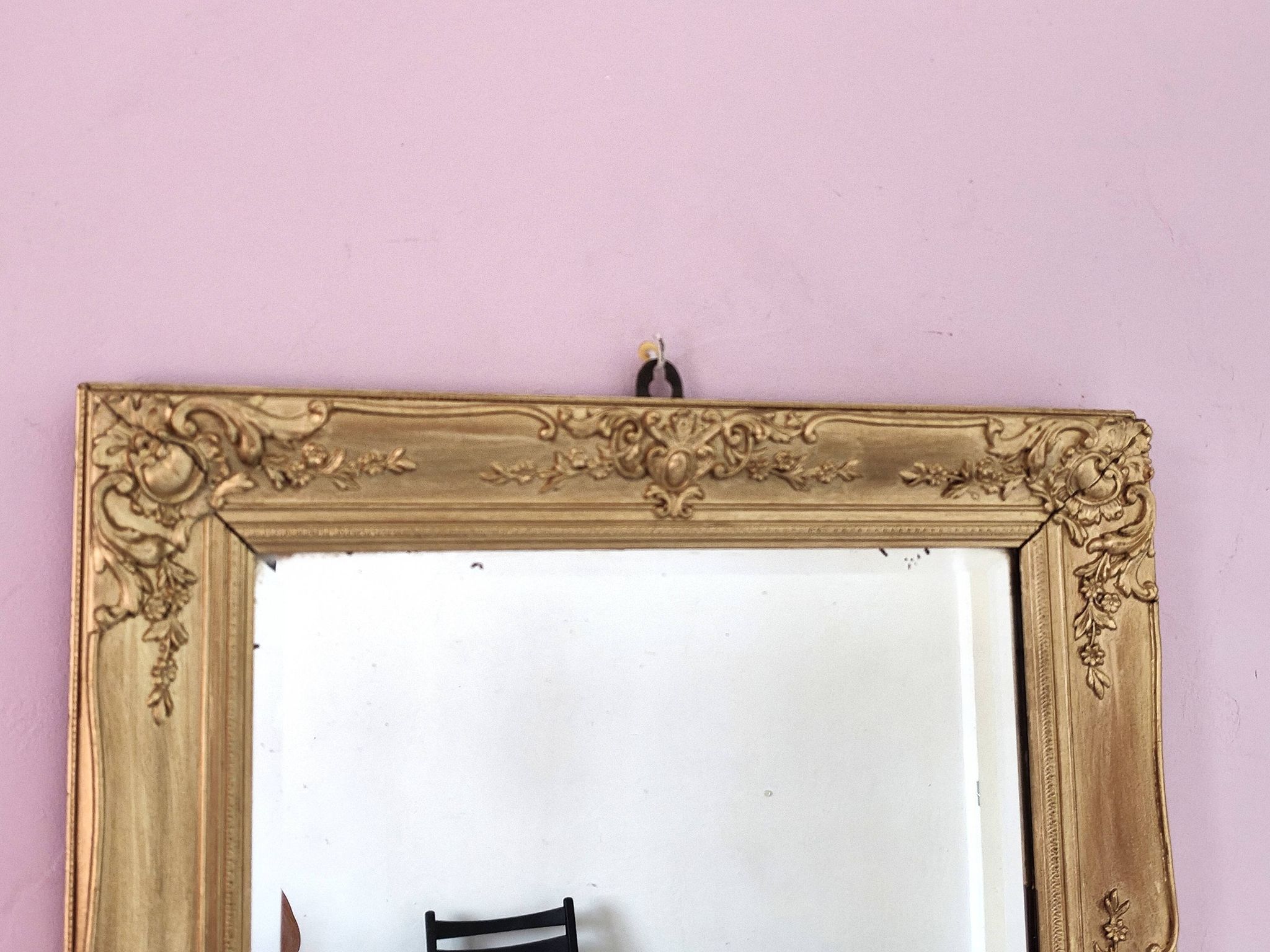 Miroir ancien doré richement sculpté