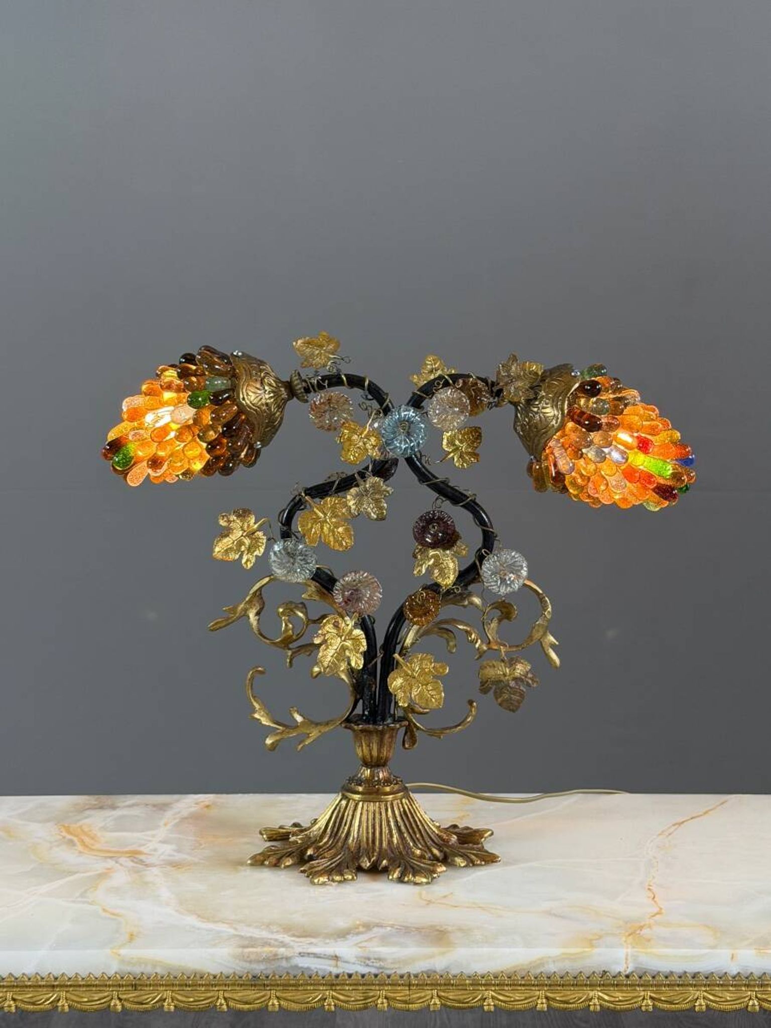 Lampe en bronze et verre polychrome, XXe Siècle
