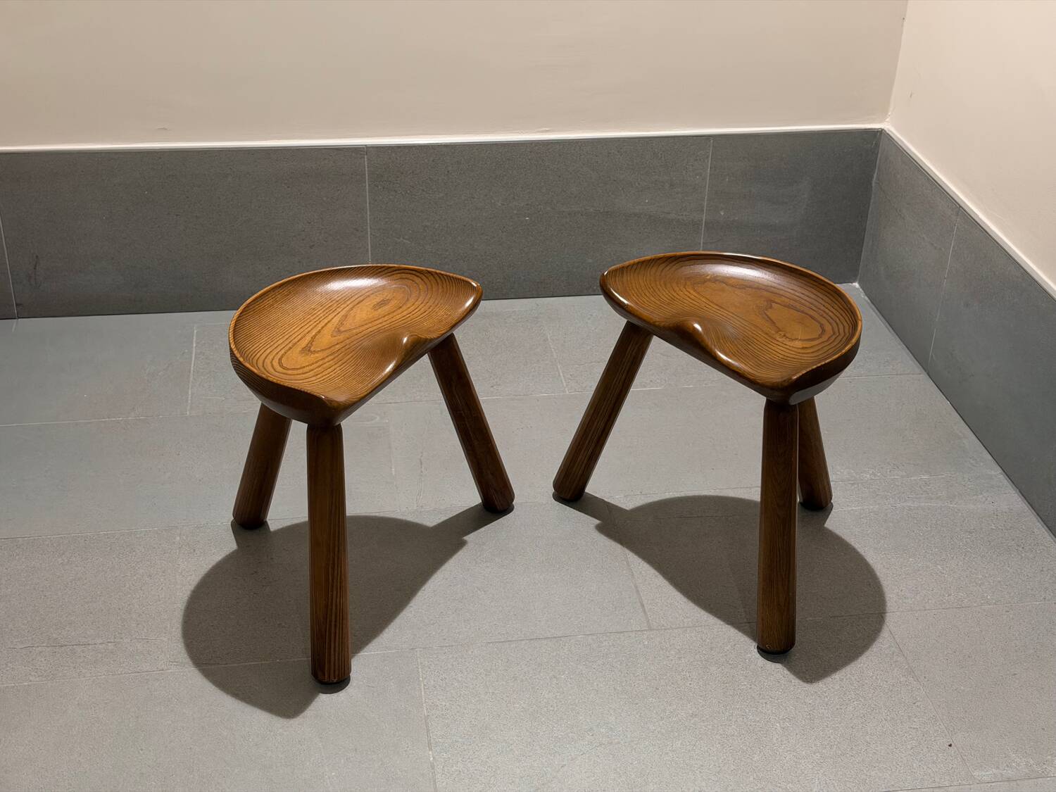 Tabourets tripodes Loul Selounet 1950