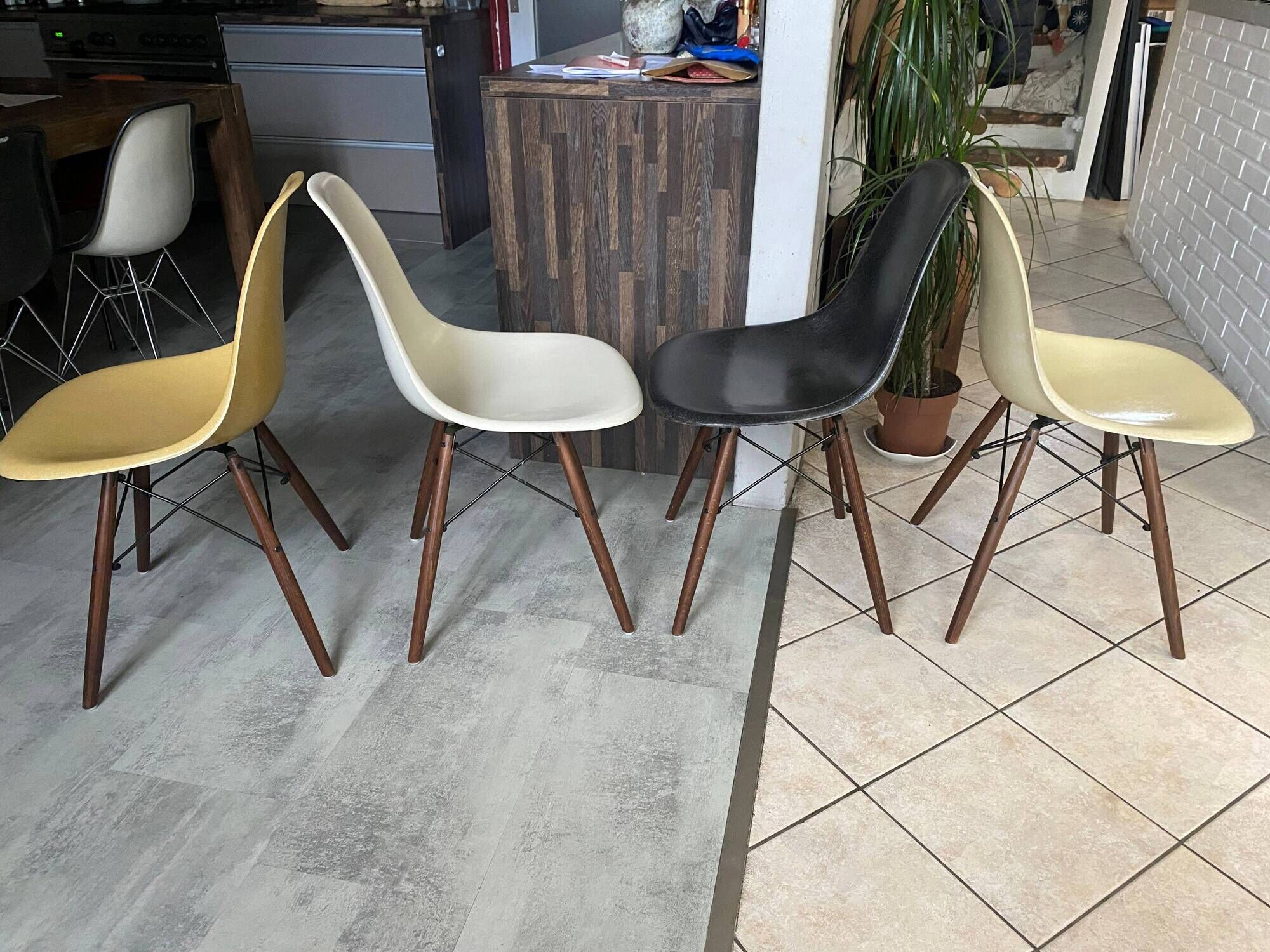 Lot 4 chaises dsw fibre noyer eames herman miller vintage