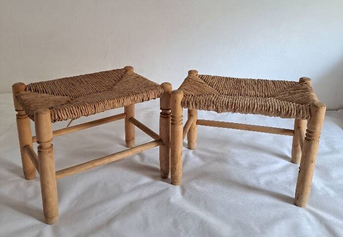 Set of 2 wood and straw stools