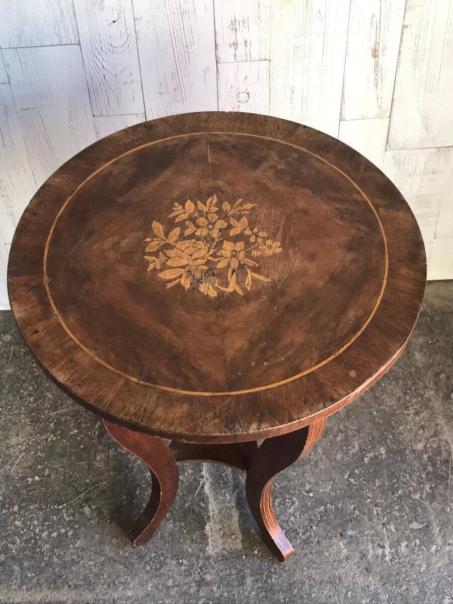Baroque side table in brown walnut, round inlaid top, circa 1890.