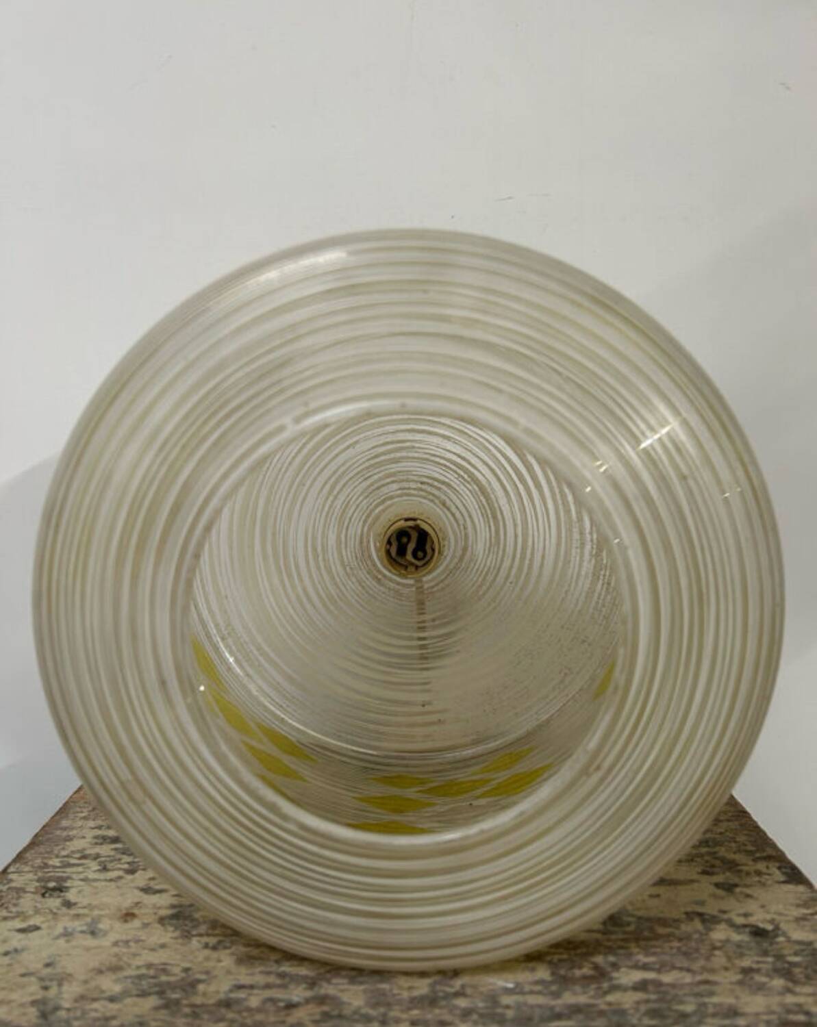 Suspension vintage from the 60s and 70s with geometric yellow glass design.