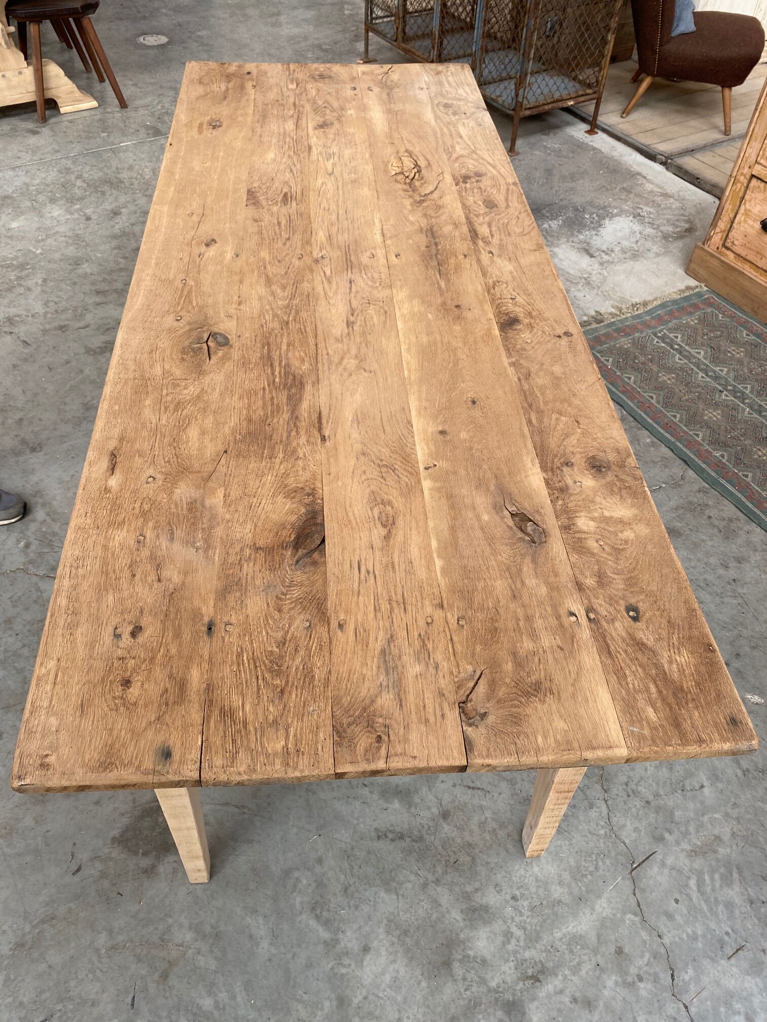 Firm table spindle legs