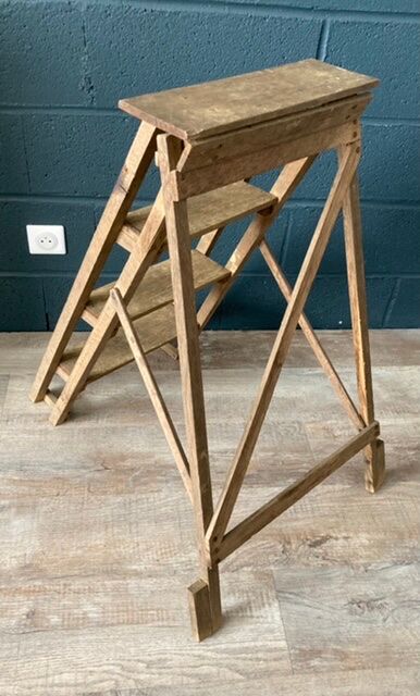 Stepladder decorated in old oak