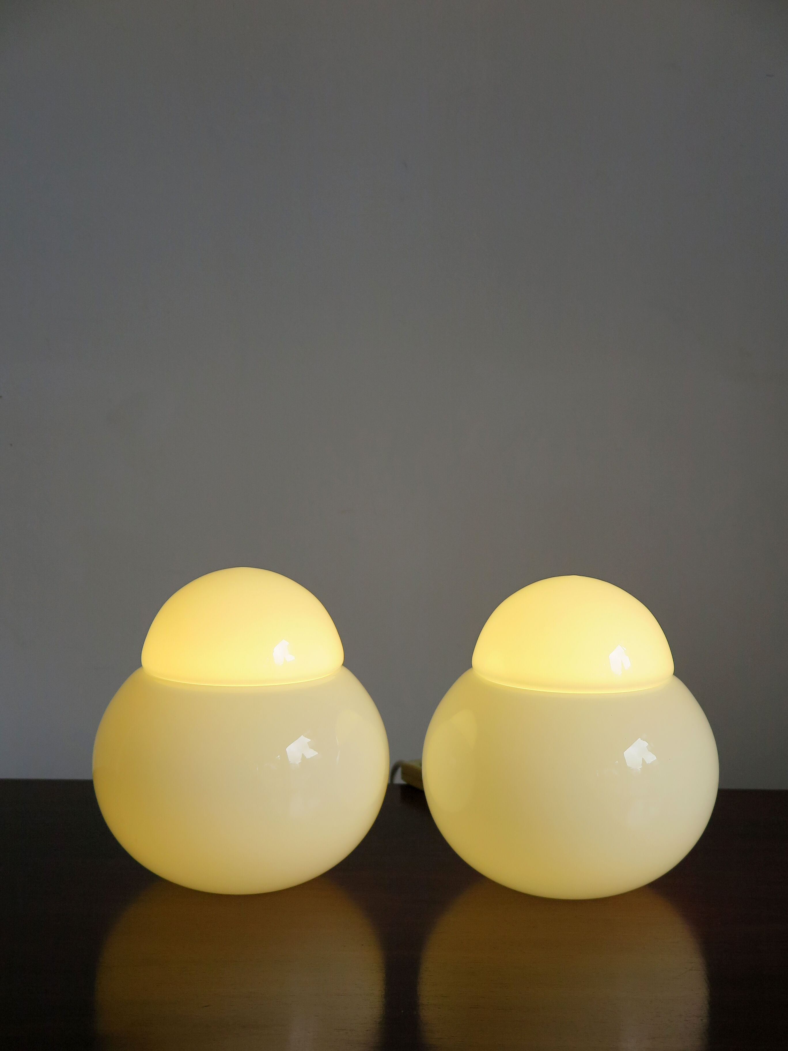 Daruma white glass bedside lamps by Sergio Asti for Candle, 1960s