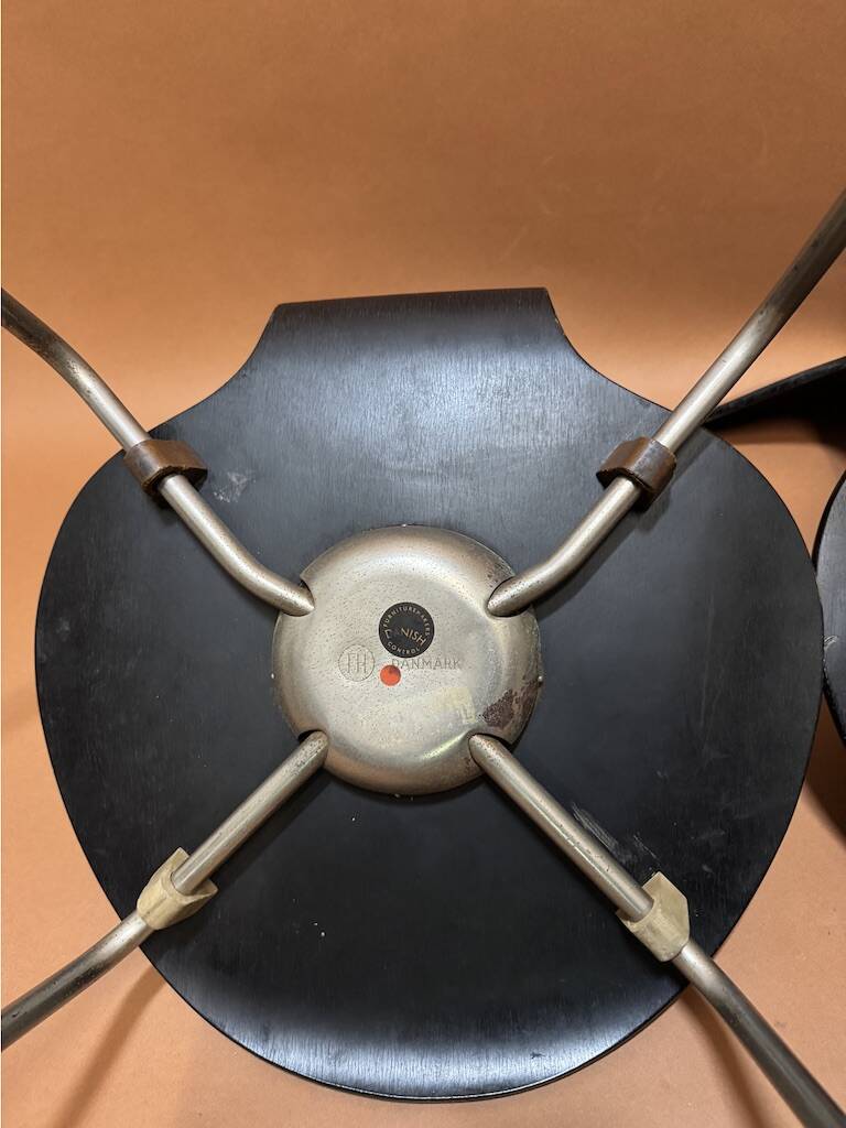 Arne Jacobsen chairs 3105 Mosquito