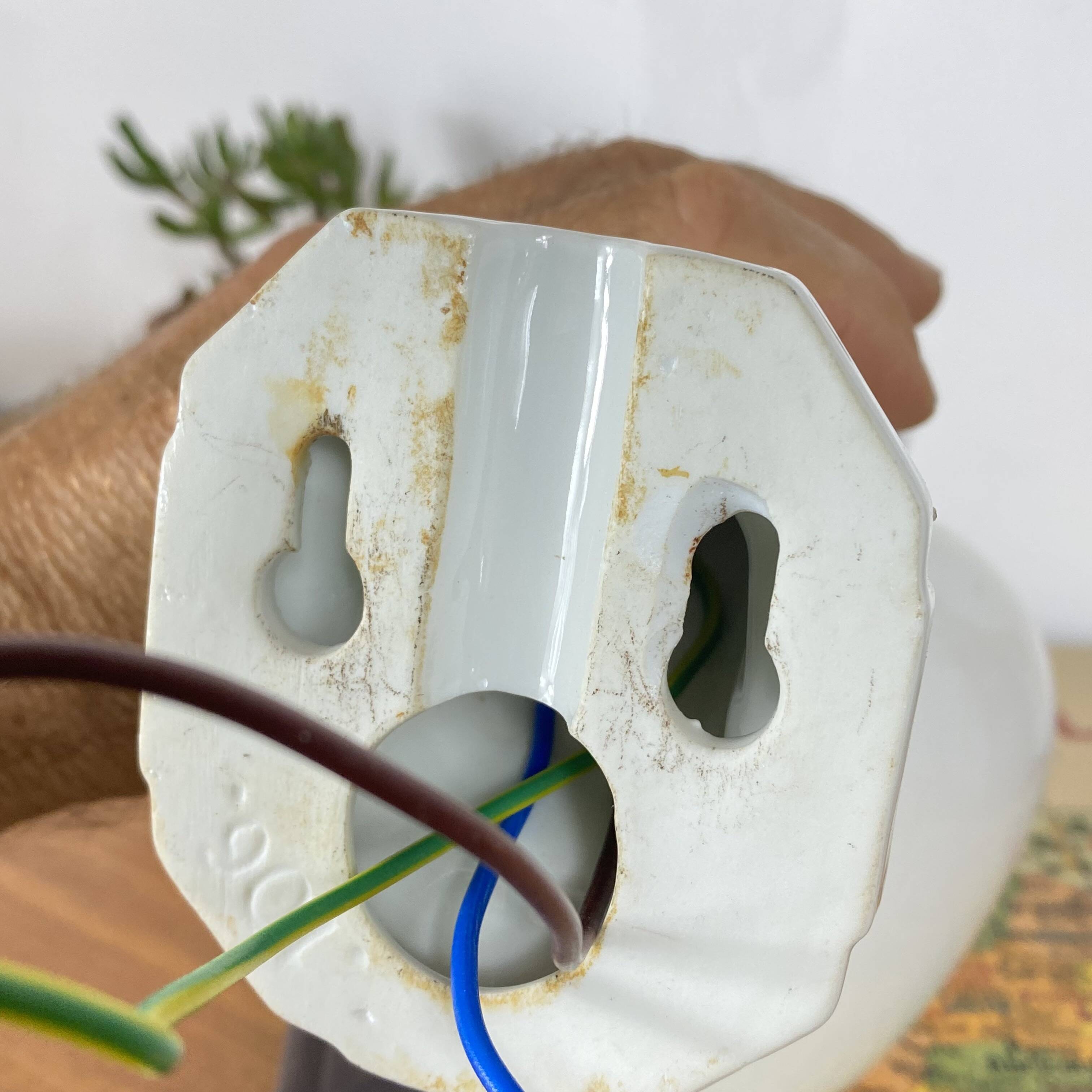 Swan neck wall light in ceramic with an opaline white glass globe.