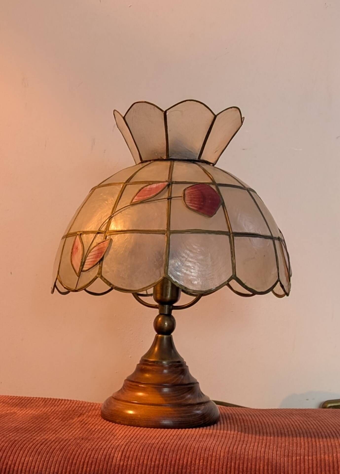 Vintage lamp in wood, brass and mother-of-pearl.