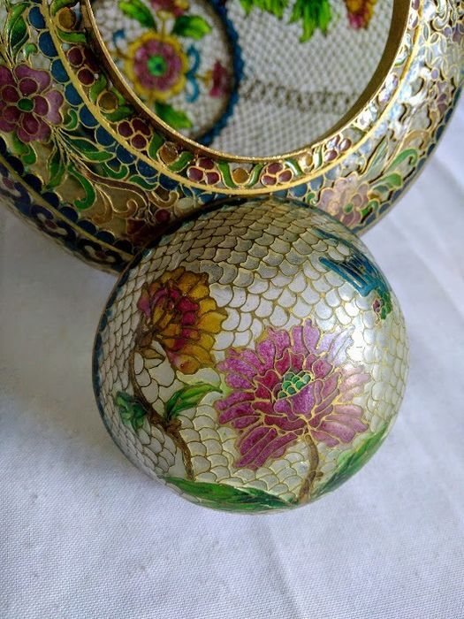 Openwork plique-à-jour enamel pot - 1920 to 1949 - China