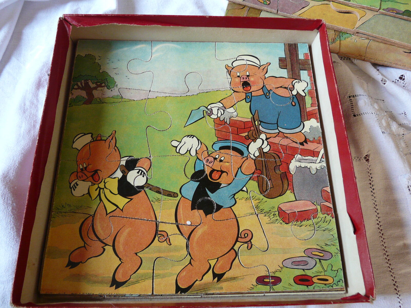 box of 6 wooden puzzles the 3 little walt Dizney pigs