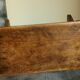 Banc repose-pied ancien en bois massif