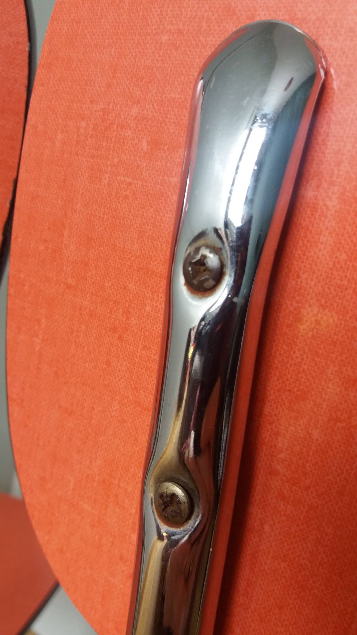 Chaises en formica rouge orange et métal chromé