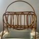 Porte revue vintage en rotin