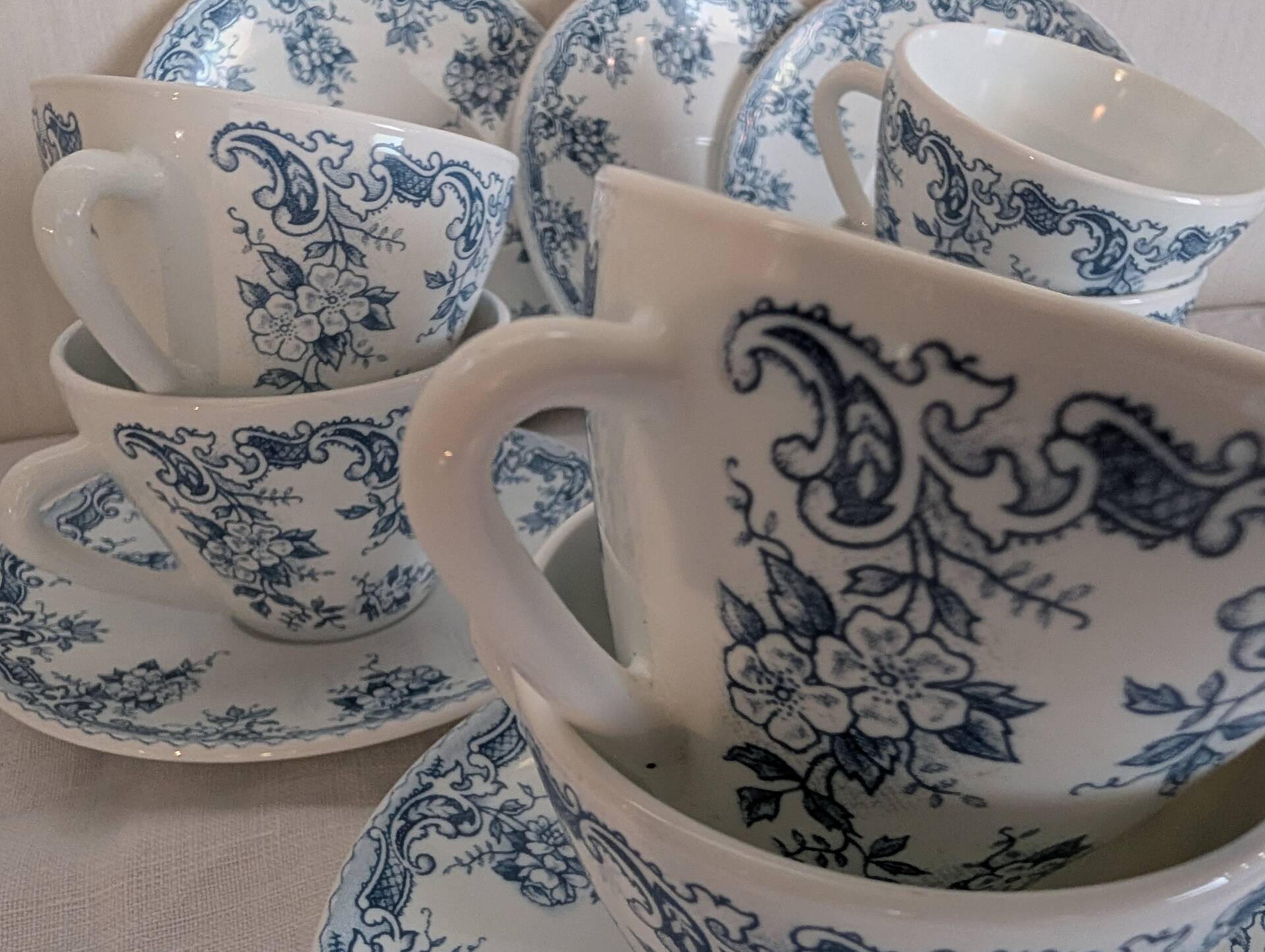 6 cups and saucers Rivanel in vintage 70's opaline