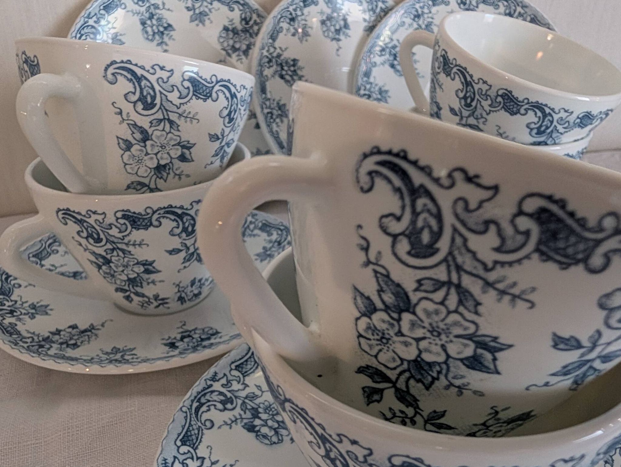 6 cups and saucers Rivanel in vintage 70's opaline