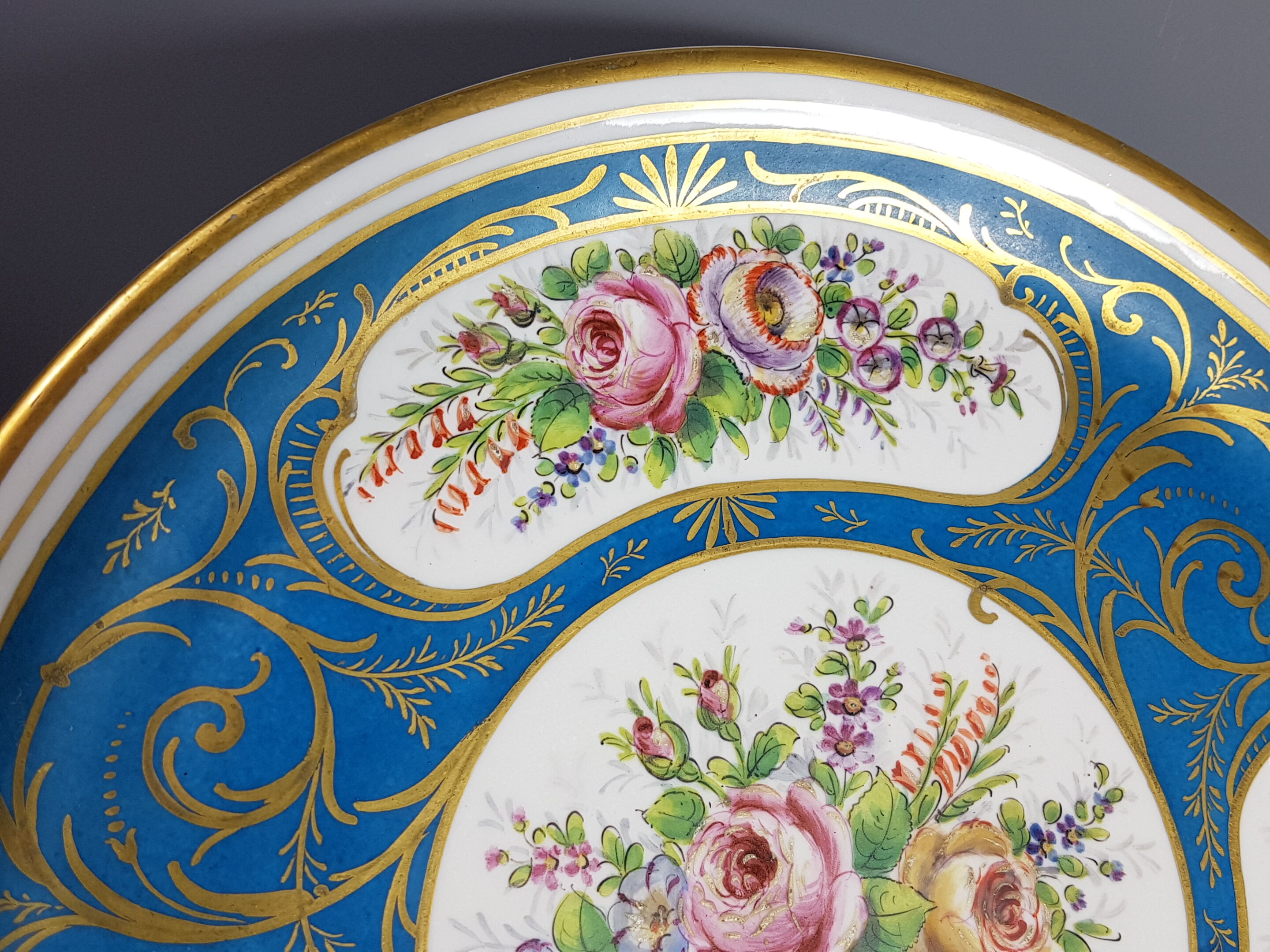Flat porcelain beautiful floral decoration brand apocrypha of Sèvres BS