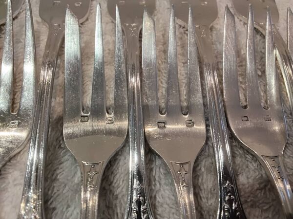 11 fourchettes à gateaux en métal argenté orfèvre SFAM style Louis XIV