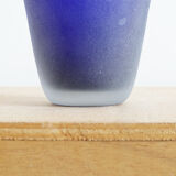 Vase en pâte de verre bleu foncé