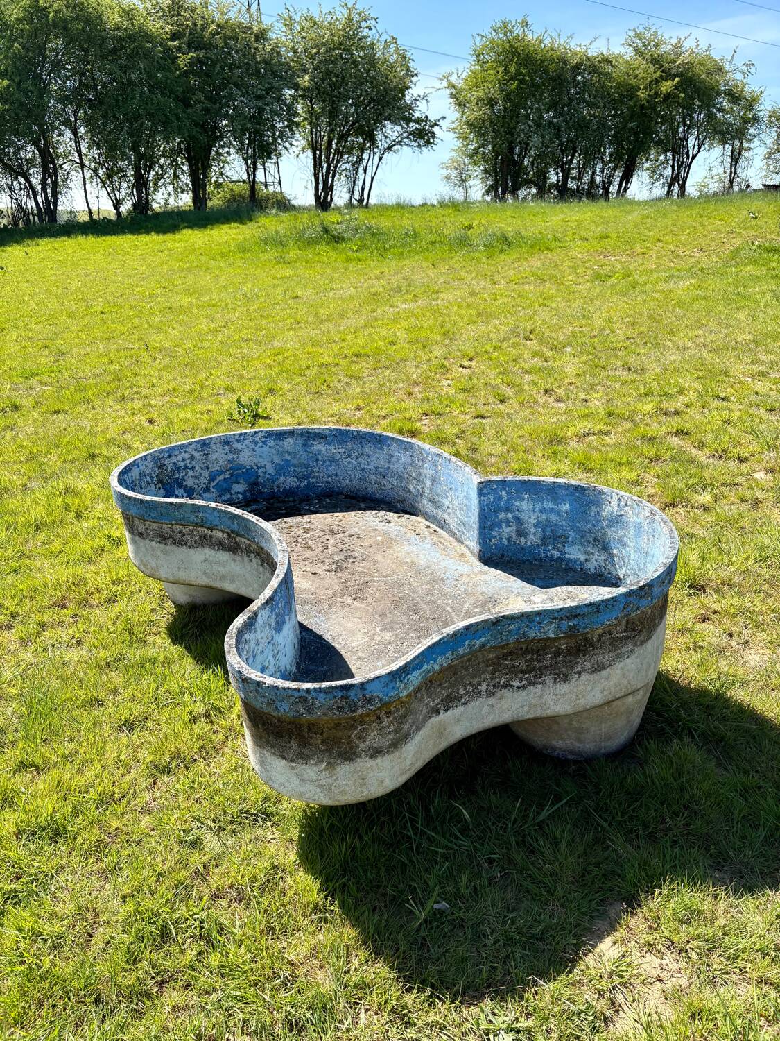 Willy Guhl pond edited by Eternit – designer planter in fibrecement