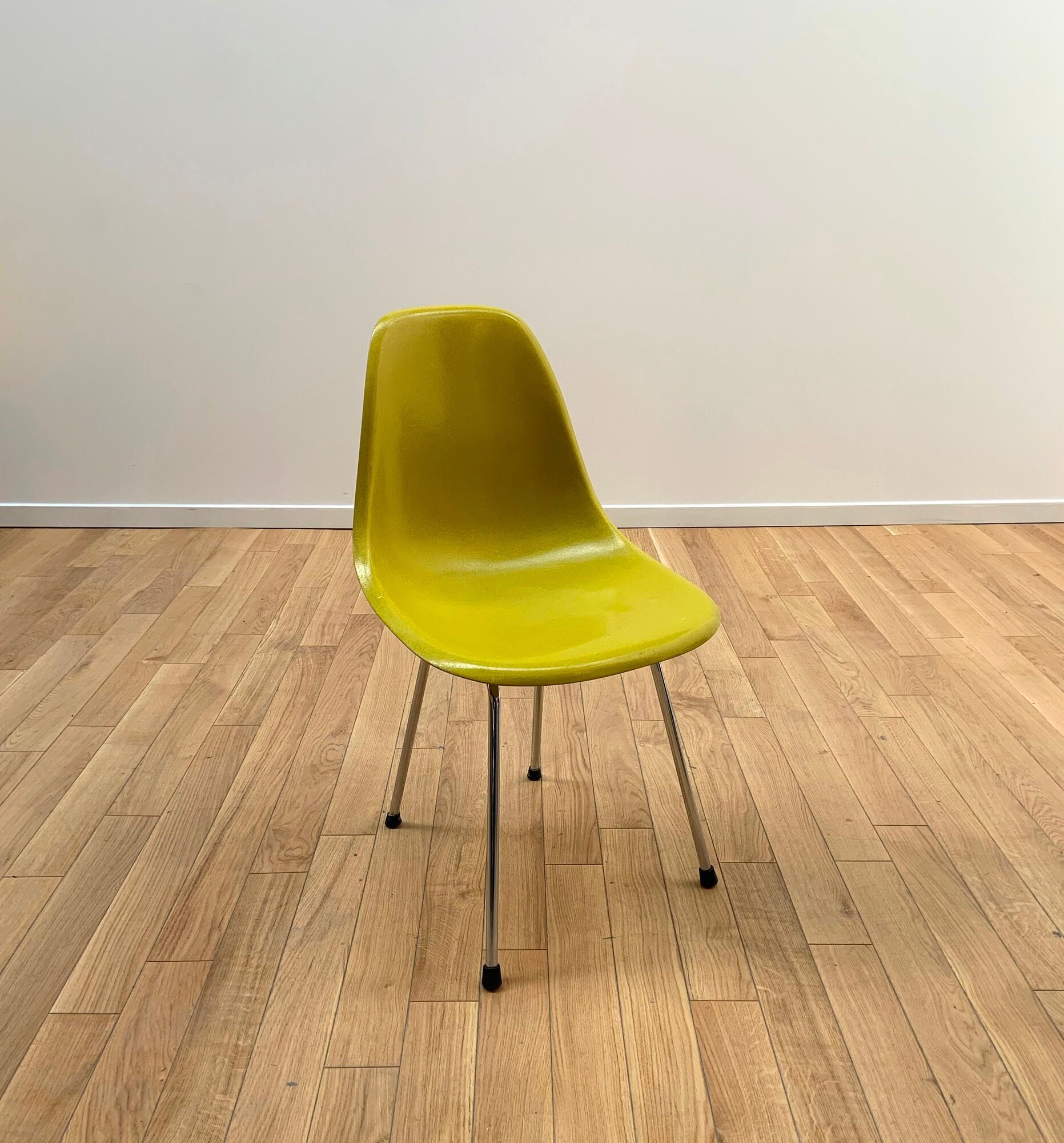 DSX chair by Charles & Ray Eames, Herman Miller for International Furniture