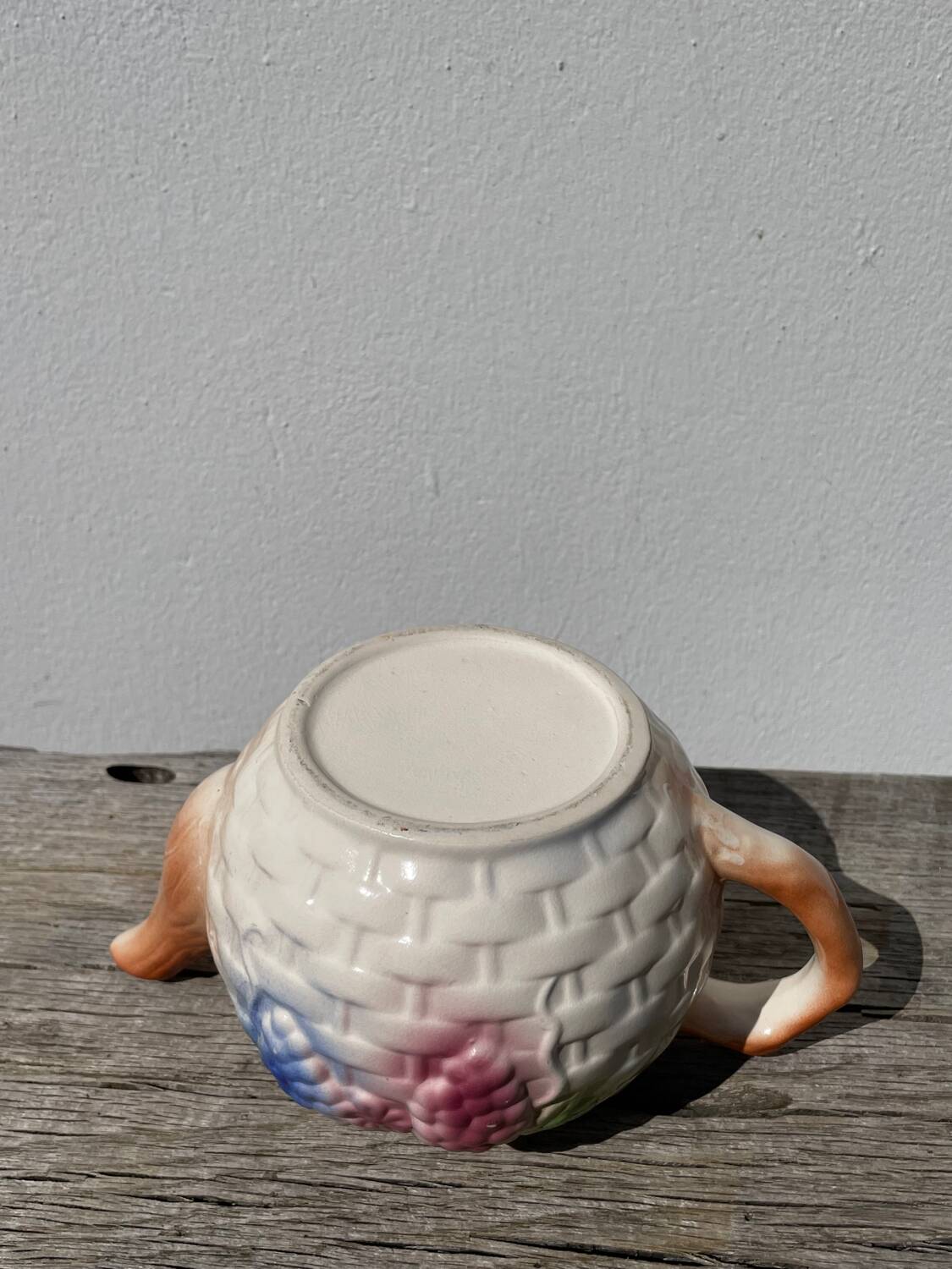 Théière en barbotine fruits, 1980