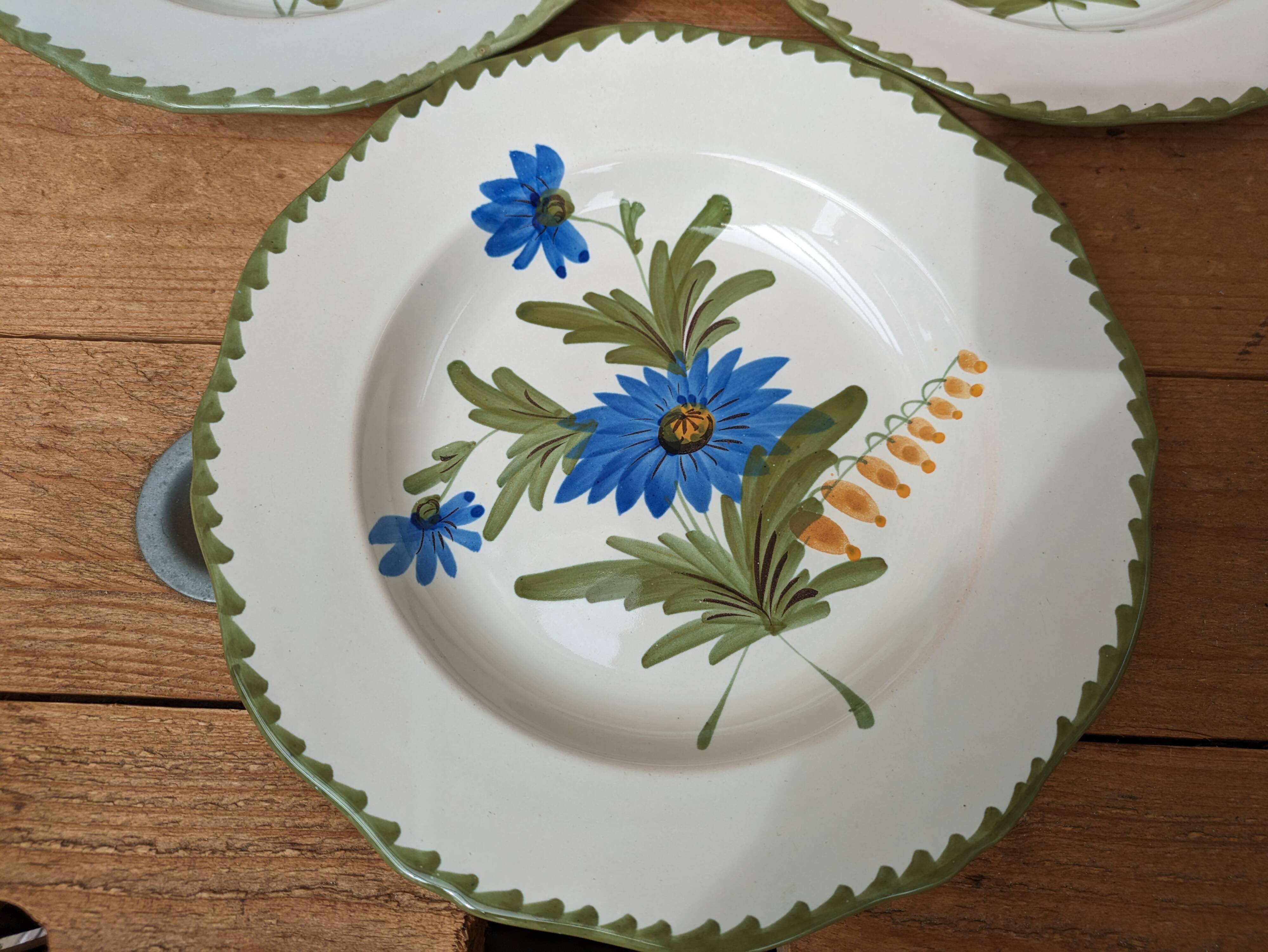 Ensemble de 3 assiettes creuses décoratives à décor floral