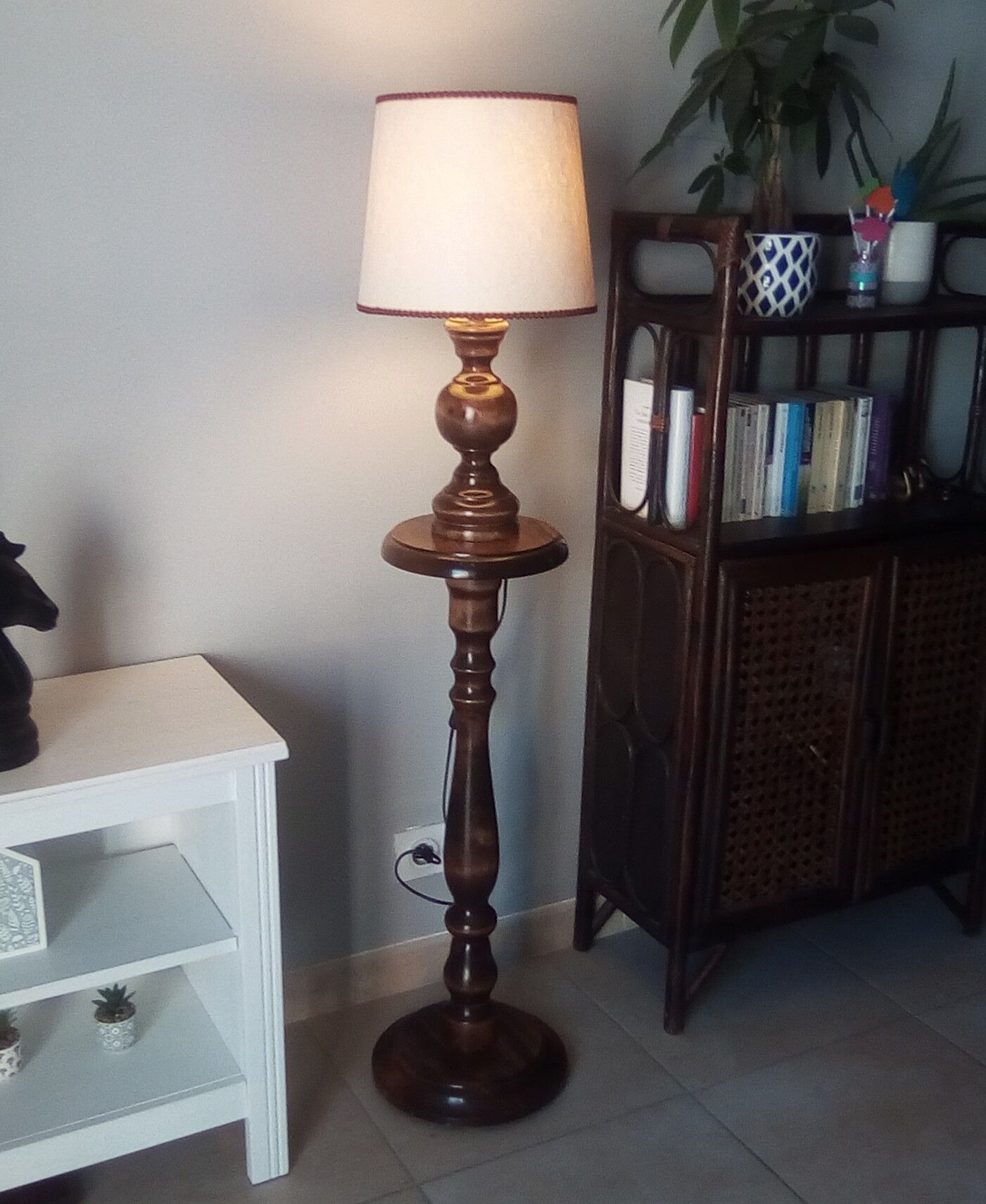 Lamppost , vintage standing lamp in solid ane 50/60s