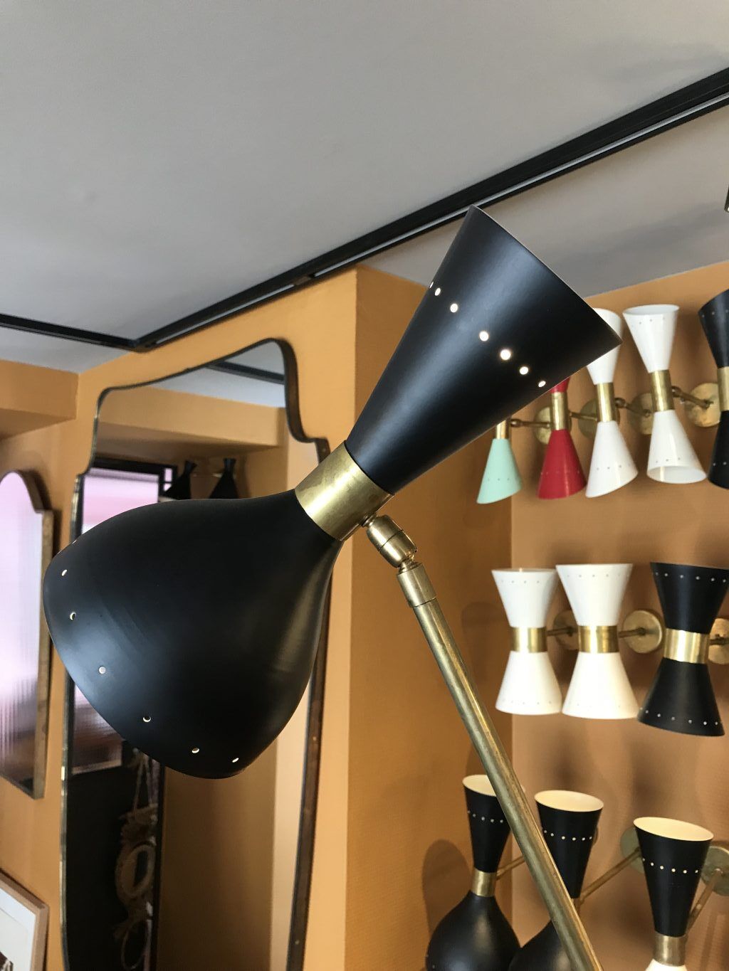 Diabolo floor lamp with counterweight