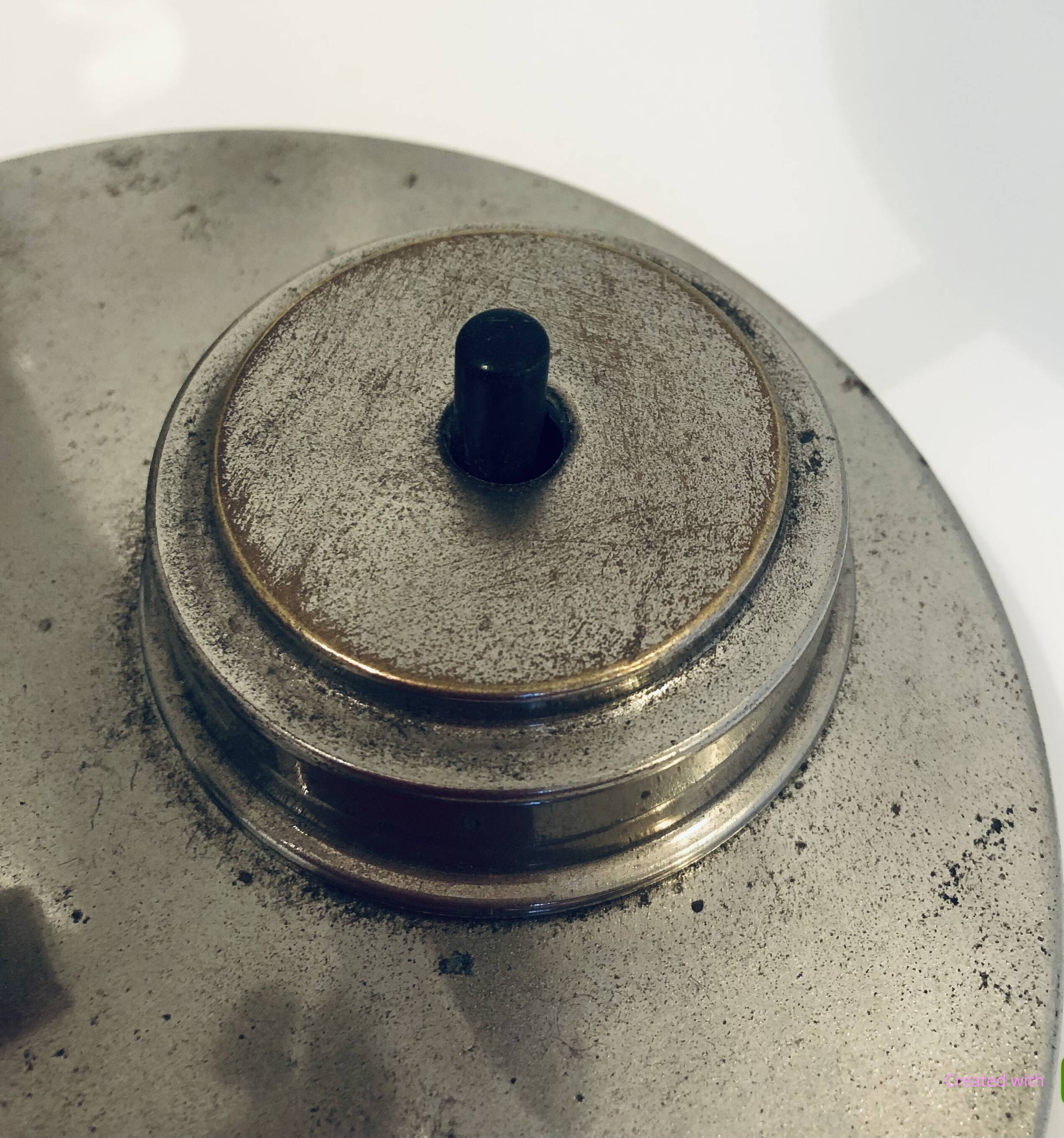 Modernist table lamp from the 30s and 40s in chrome-plated brass, molded glass lampshade