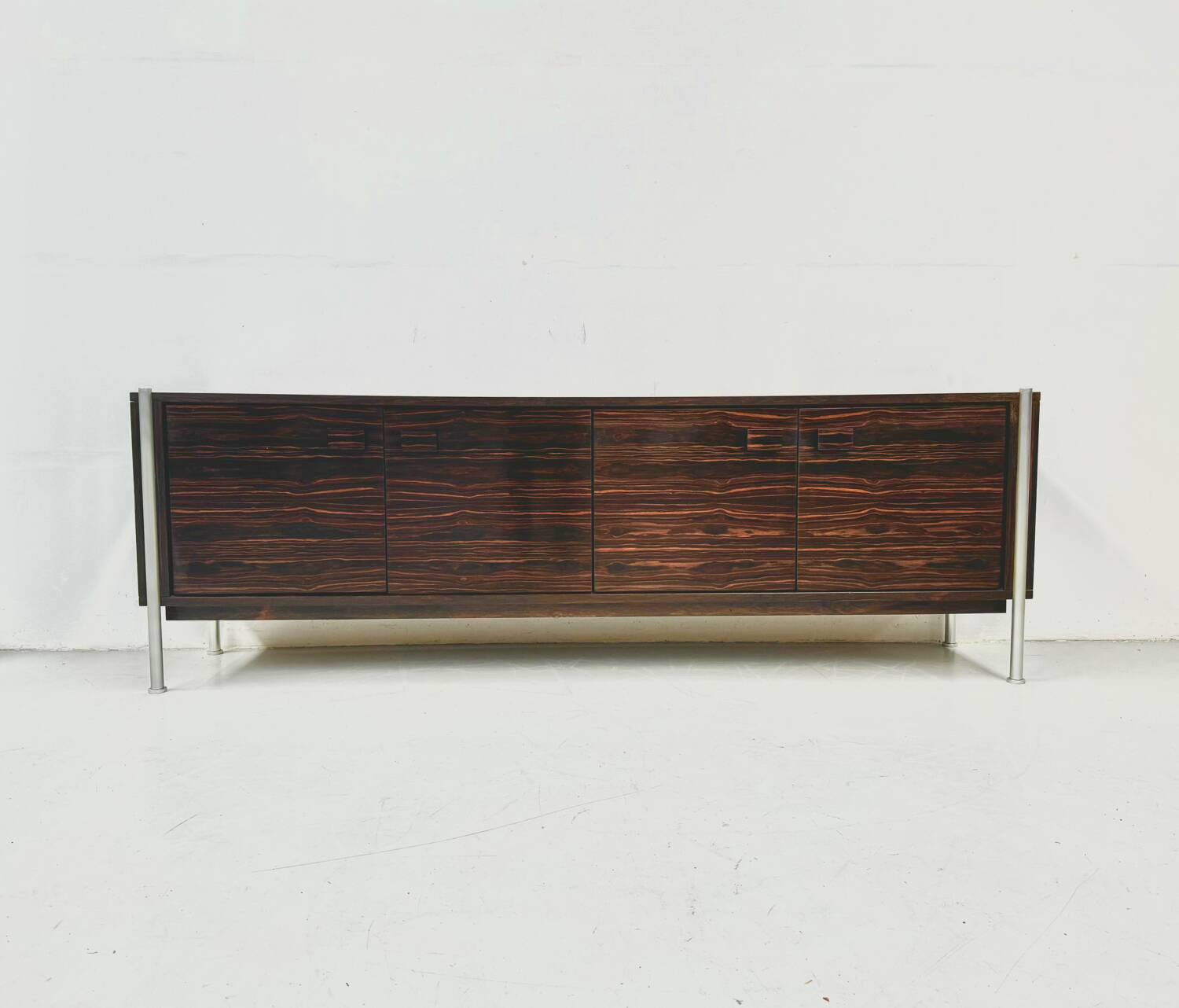 Buffet vintage en palissandre du Brésil, Belgique années 1970.