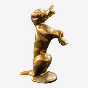 Sujet sculpté au chien en bronze signé Yves Lohé